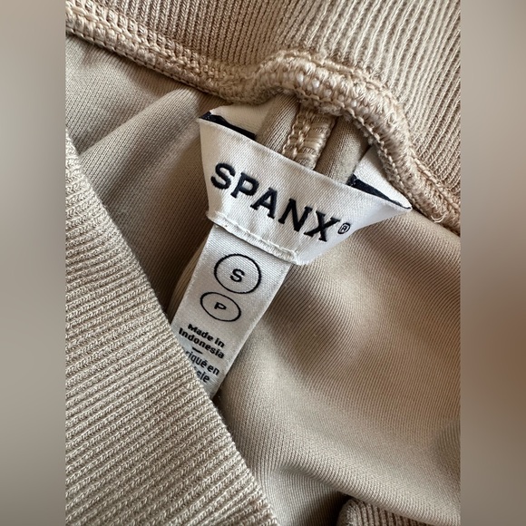 GUC🤎SPANX AirEssentials Pique Flare Leg Pants Small Ashwood - Picture 7 of 9